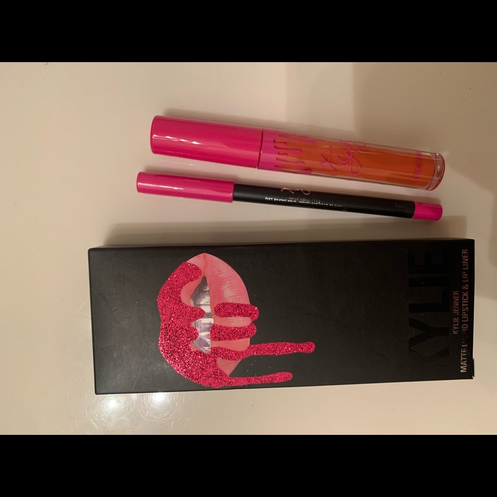 Kylie costmatics lipkit
